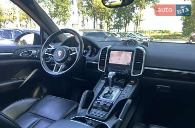 Внедорожник / Кроссовер Porsche Cayenne 2017 в 