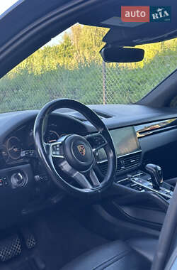 Внедорожник / Кроссовер Porsche Cayenne 2018 в 
