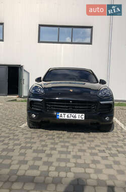 Внедорожник / Кроссовер Porsche Cayenne 2015 в Ивано-Франковске