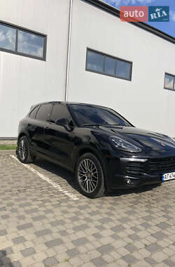 Позашляховик / Кросовер Porsche Cayenne 2015 в 