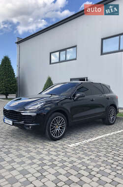 Позашляховик / Кросовер Porsche Cayenne 2015 в 