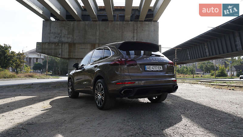 Позашляховик / Кросовер Porsche Cayenne 2015 в Дніпрі