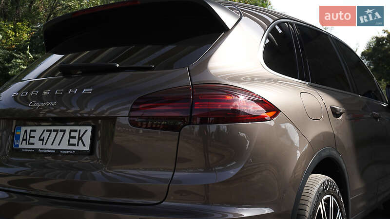 Позашляховик / Кросовер Porsche Cayenne 2015 в Дніпрі