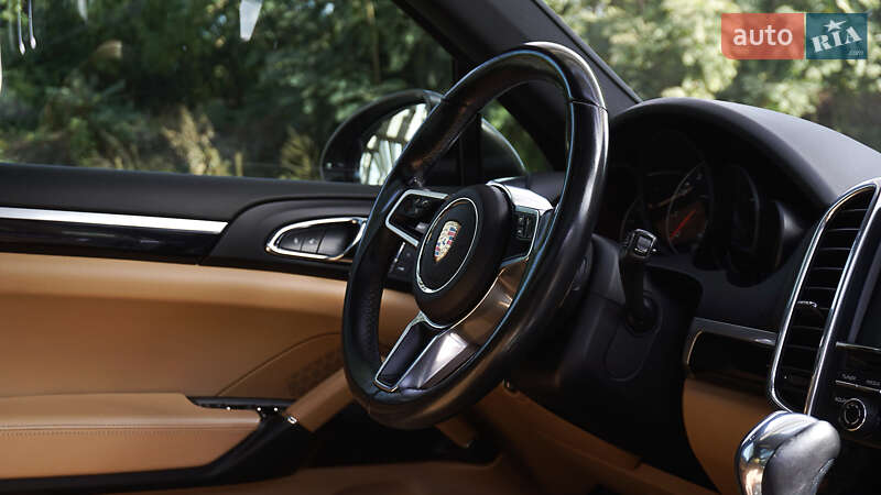 Позашляховик / Кросовер Porsche Cayenne 2015 в Дніпрі