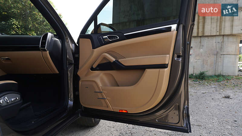 Позашляховик / Кросовер Porsche Cayenne 2015 в Дніпрі