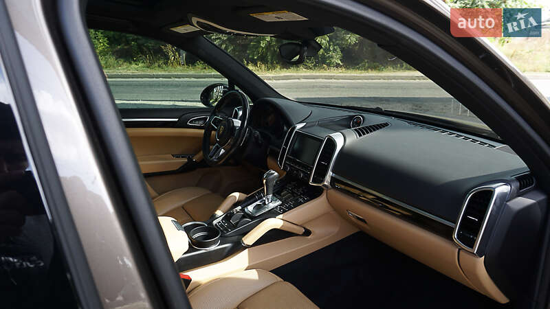 Позашляховик / Кросовер Porsche Cayenne 2015 в Дніпрі