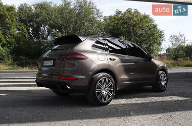Внедорожник / Кроссовер Porsche Cayenne 2015 в 