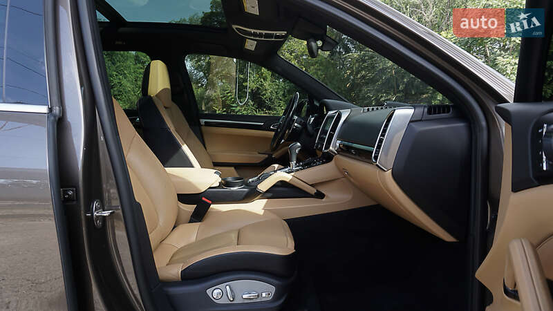 Позашляховик / Кросовер Porsche Cayenne 2015 в Дніпрі