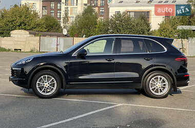 Внедорожник / Кроссовер Porsche Cayenne 2015 в 