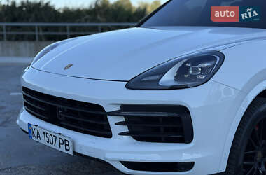 Внедорожник / Кроссовер Porsche Cayenne 2018 в 