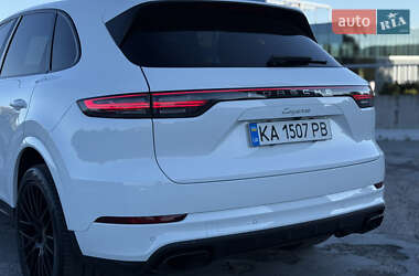 Внедорожник / Кроссовер Porsche Cayenne 2018 в 