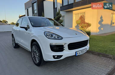 Внедорожник / Кроссовер Porsche Cayenne 2015 в 