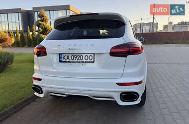 Внедорожник / Кроссовер Porsche Cayenne 2015 в 
