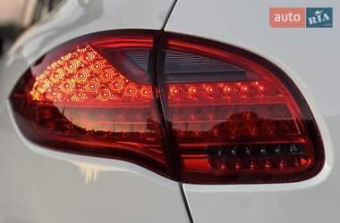 Внедорожник / Кроссовер Porsche Cayenne 2012 в 