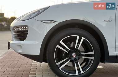 Внедорожник / Кроссовер Porsche Cayenne 2012 в 
