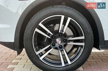 Внедорожник / Кроссовер Porsche Cayenne 2012 в 