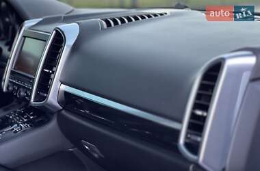 Внедорожник / Кроссовер Porsche Cayenne 2012 в 