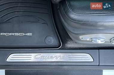 Внедорожник / Кроссовер Porsche Cayenne 2012 в 