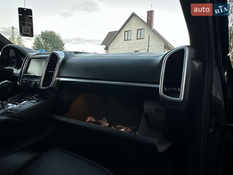 Позашляховик / Кросовер Porsche Cayenne 2011 в Любешові