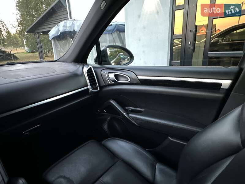 Позашляховик / Кросовер Porsche Cayenne 2011 в Любешові