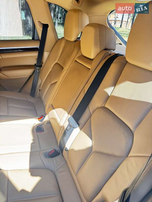 Внедорожник / Кроссовер Porsche Cayenne 2011 в Чернигове