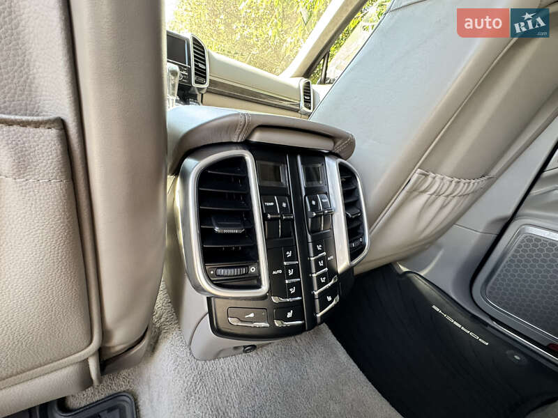 Внедорожник / Кроссовер Porsche Cayenne 2010 в Киеве фото 9 Внедорожник / Кроссовер Porsche Cayenne 2010 в Киеве