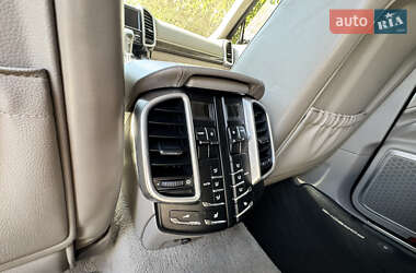 Внедорожник / Кроссовер Porsche Cayenne 2010 в 