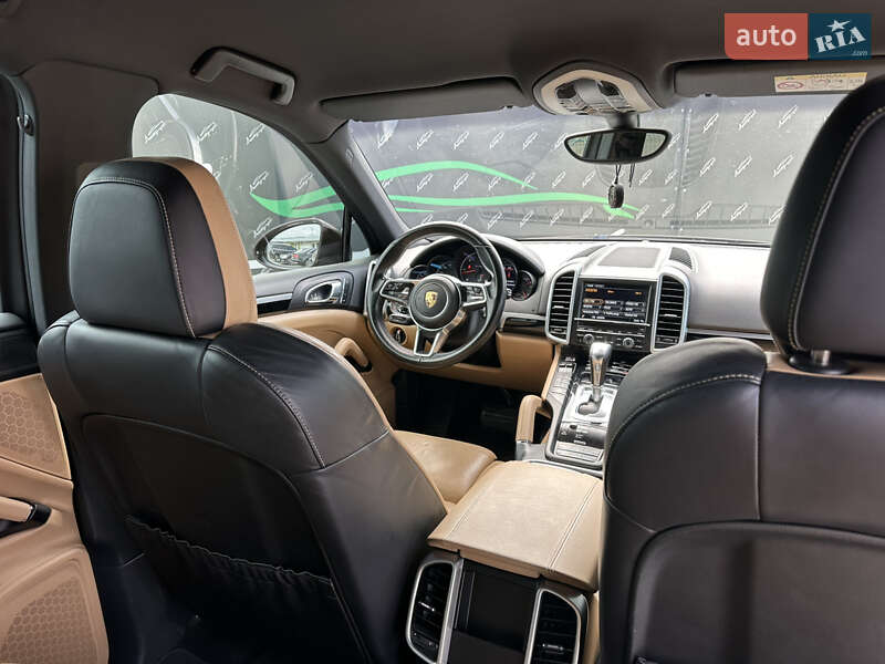 Позашляховик / Кросовер Porsche Cayenne 2016 в Києві