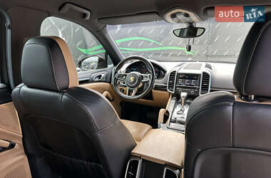 Внедорожник / Кроссовер Porsche Cayenne 2016 в 