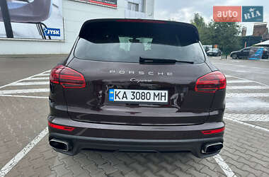 Внедорожник / Кроссовер Porsche Cayenne 2015 в 