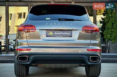Внедорожник / Кроссовер Porsche Cayenne 2016 в 