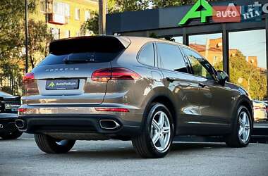 Внедорожник / Кроссовер Porsche Cayenne 2016 в 