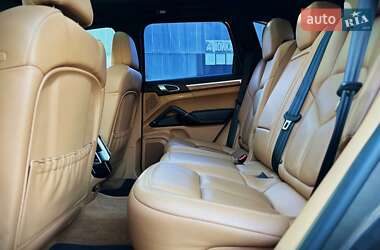 Внедорожник / Кроссовер Porsche Cayenne 2016 в 