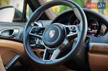Внедорожник / Кроссовер Porsche Cayenne 2016 в 