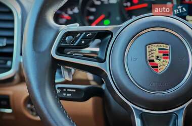 Внедорожник / Кроссовер Porsche Cayenne 2016 в 