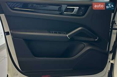 Позашляховик / Кросовер Porsche Cayenne 2022 в 