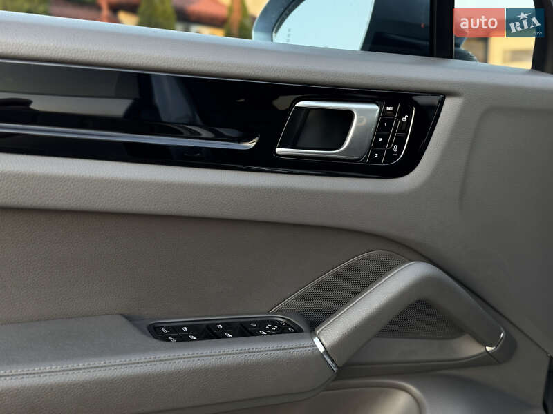 Внедорожник / Кроссовер Porsche Cayenne 2018 в Одессе фото 19 Внедорожник / Кроссовер Porsche Cayenne 2018 в Одессе