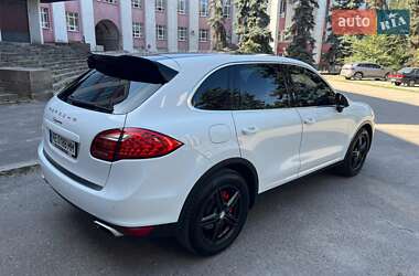 Позашляховик / Кросовер Porsche Cayenne 2012 в 