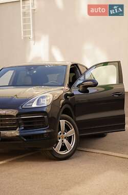 Внедорожник / Кроссовер Porsche Cayenne 2018 в 