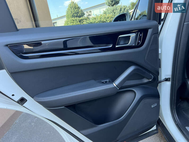 Внедорожник / Кроссовер Porsche Cayenne 2019 в Днепре