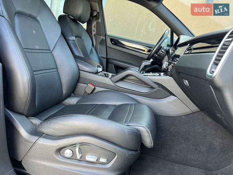 Внедорожник / Кроссовер Porsche Cayenne 2019 в Днепре