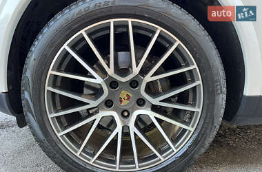 Внедорожник / Кроссовер Porsche Cayenne 2019 в 