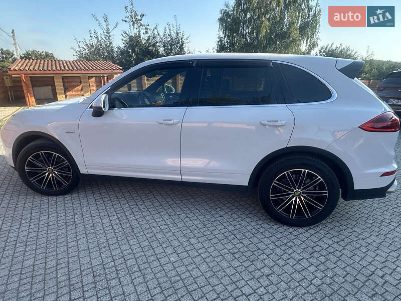 Внедорожник / Кроссовер Porsche Cayenne 2016 в Львове