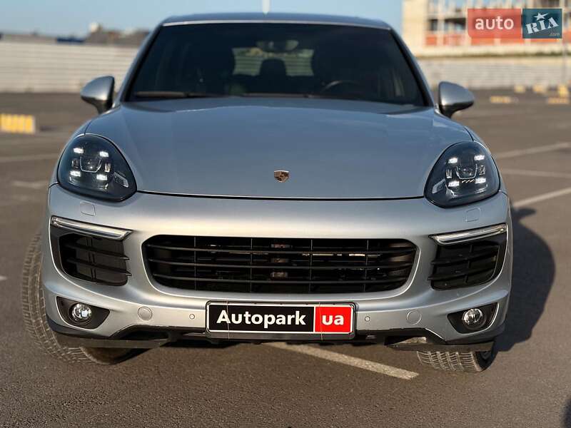 Позашляховик / Кросовер Porsche Cayenne 2016 в Львові