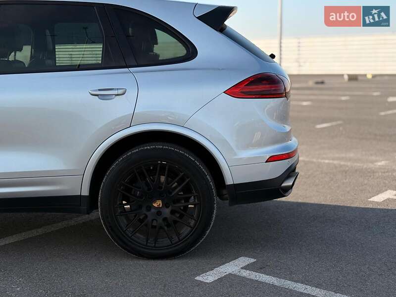 Позашляховик / Кросовер Porsche Cayenne 2016 в Львові