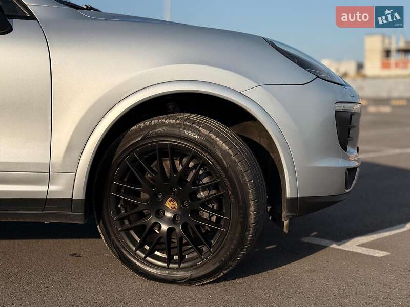 Позашляховик / Кросовер Porsche Cayenne 2016 в Львові