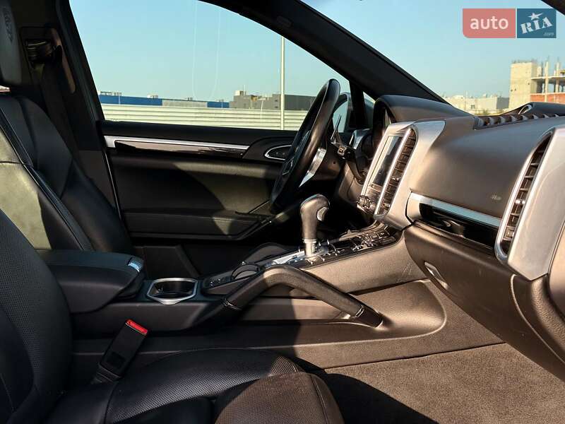 Позашляховик / Кросовер Porsche Cayenne 2016 в Львові