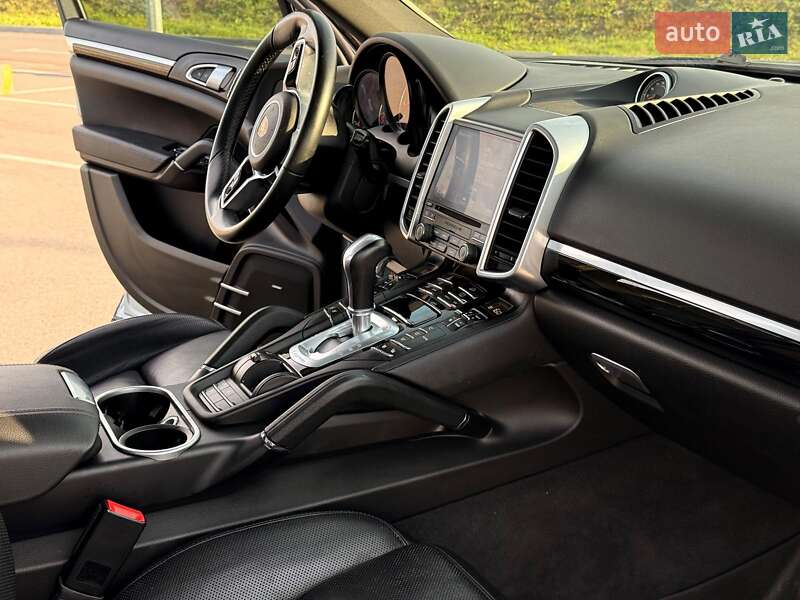 Позашляховик / Кросовер Porsche Cayenne 2016 в Львові