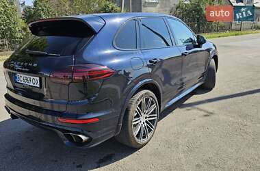 Внедорожник / Кроссовер Porsche Cayenne 2015 в 