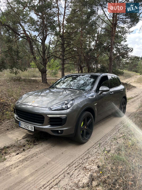 Внедорожник / Кроссовер Porsche Cayenne 2015 в 